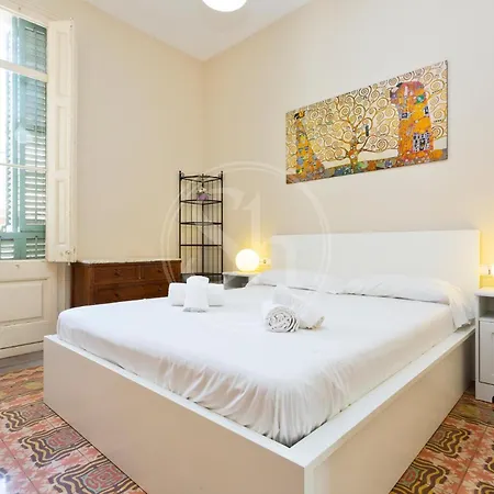 Con Terraza En Poble Sec Apartment *